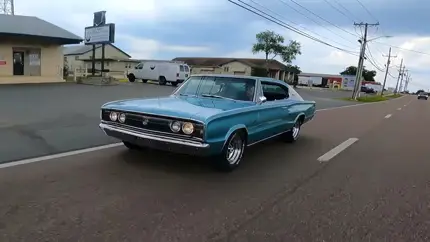 Этот Dodge Charger Hemi должен стоять в музее, но владелец ездит на нем каждый год
