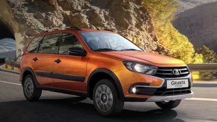 Российские дилеры стали получать LADA Granta Cross после перезапуска производства
