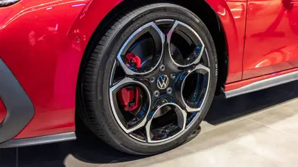 Заряженный Golf R Clubsport пока не появится: Volkswagen просит запастись терпением