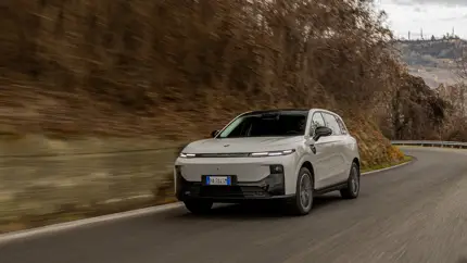 Leapmotor везет в Австралию гибрид B10: без страха перед розеткой