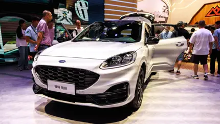 Ford простился с еще одной моделью: финальный кроссовер подписали рабочие завода