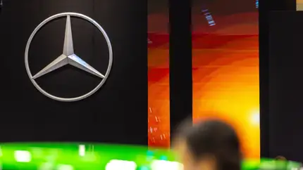 Мегаватт мне в розетку: Mercedes научила электрокары заряжаться за минуты
