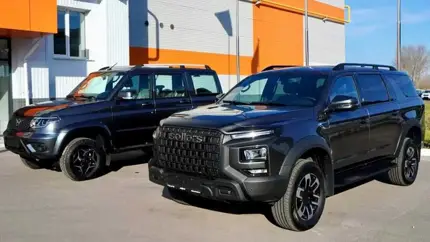 Новый Sollers S9 поставили рядом с УАЗом: опубликовано заводское фото