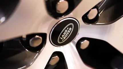 JLR идет против рынка: электромобили Range Rover будут дороже бензиновых версий