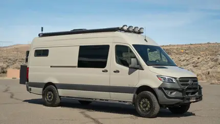 Показали роскошный кемпер на базе Mercedes-Benz Sprinter