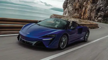 Дебютировал гибридный спайдер McLaren Artura с 700-сильным мотором