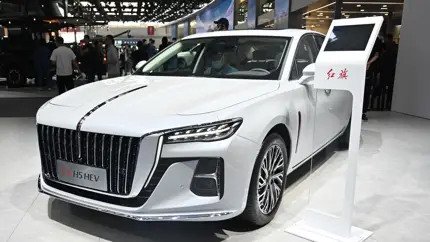 Запас хода до 1600 км: в Китае представили гибридный бизнес-седан HONGQI H5 PHEV