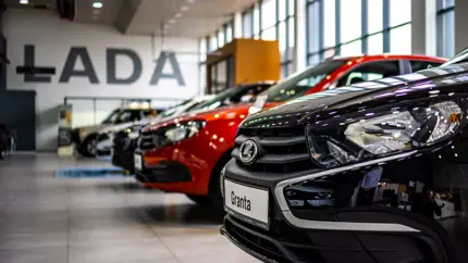 Средневзвешенная цена нового автомобиля в России в 2023 году выросла на 24%