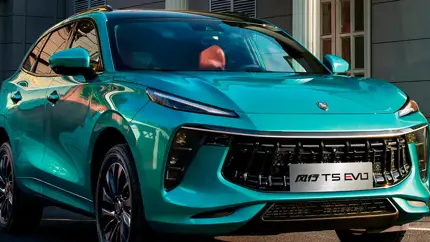 Похожие на Lamborghini кроссоверы Forthing T5 Evo привезли в Россию