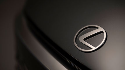Lexus представил новый компактный кроссовер
