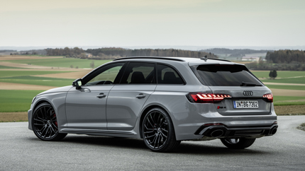 Audi RS4 Avant сразилась на прямой с Tesla Model Y Performance