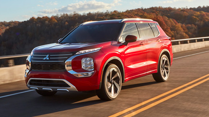 Дилеры РФ озвучили стоимость кроссоверов Mitsubishi Outlander из ОАЭ